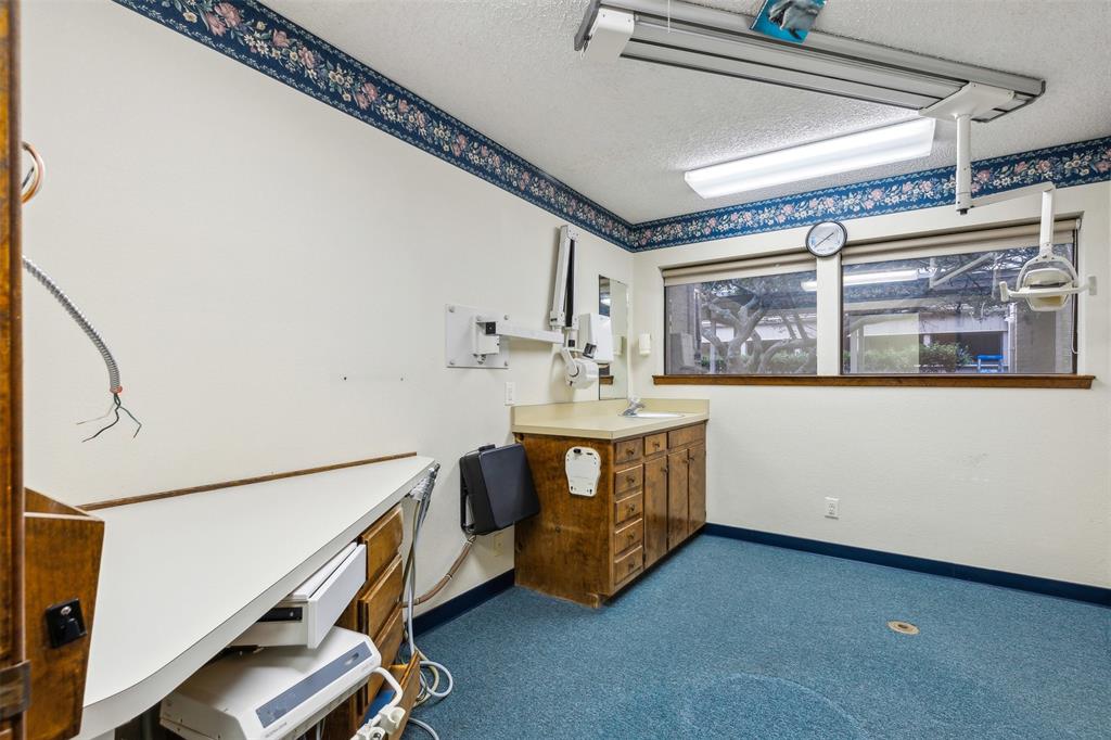 303 N Ridgeway Drive Property Photo 18