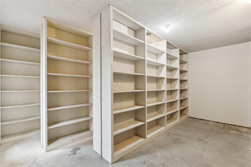 303 N Ridgeway Drive Property Photo 19