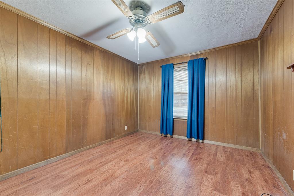202 E 10th Street Property Photo 15