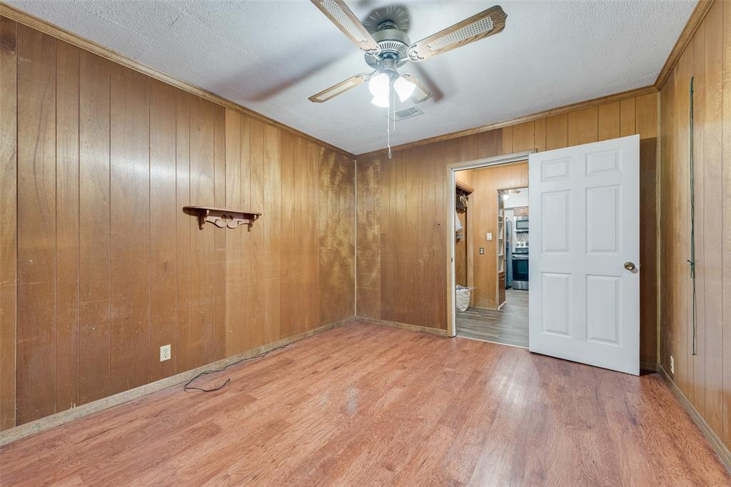 202 E 10th Street Property Photo 16