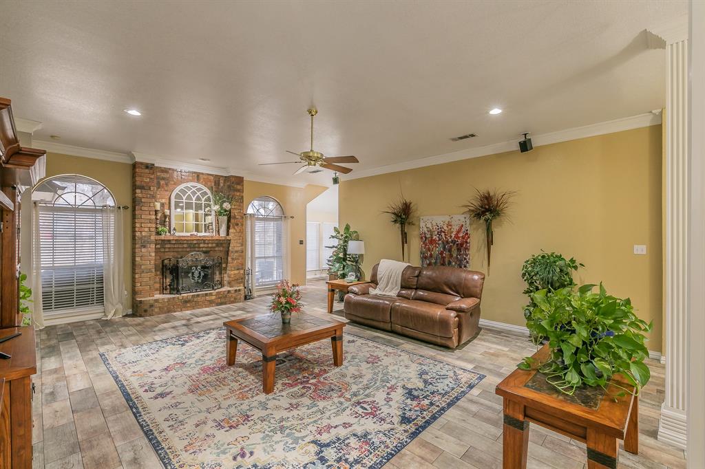 808 Majestic Oaks Court Property Photo 7