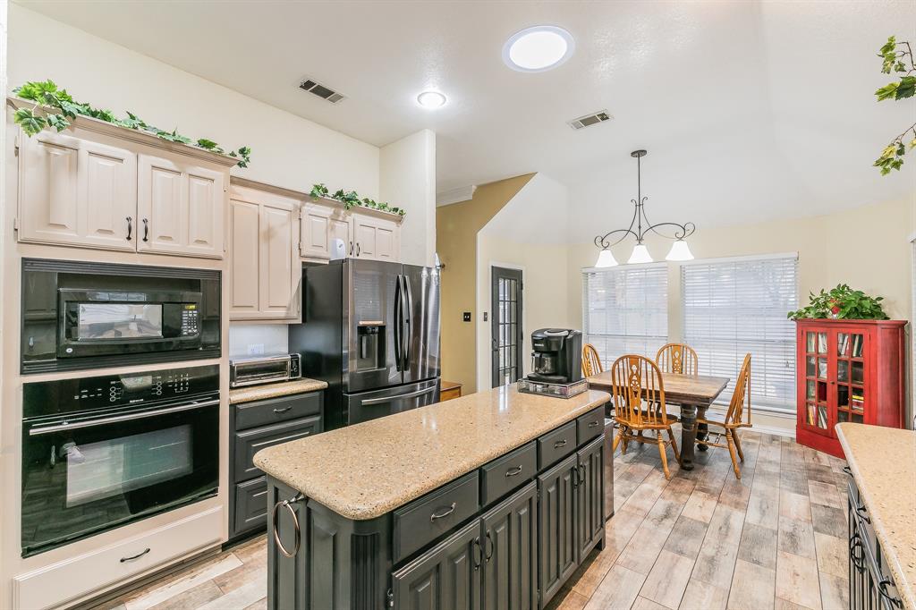 808 Majestic Oaks Court Property Photo 8