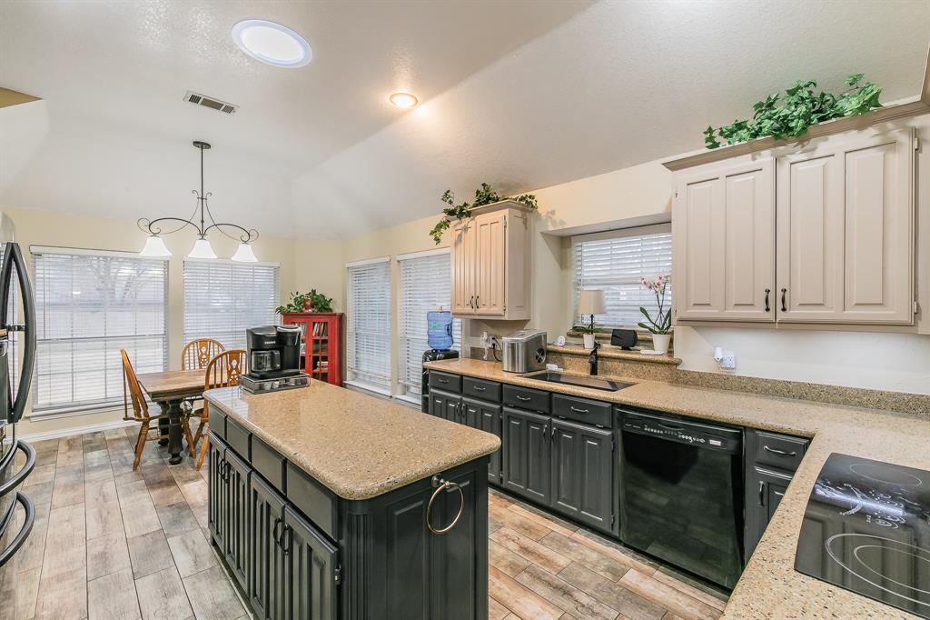 808 Majestic Oaks Court Property Photo 9
