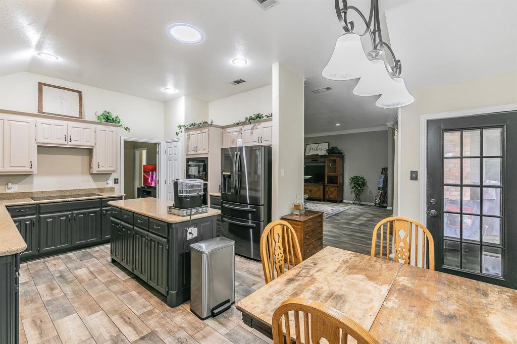 808 Majestic Oaks Court Property Photo 13