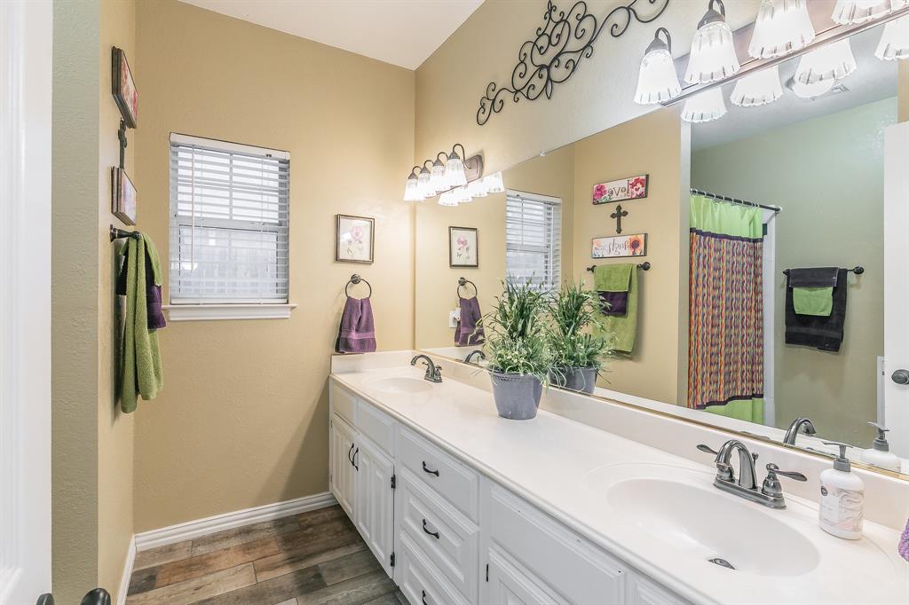 808 Majestic Oaks Court Property Photo 14