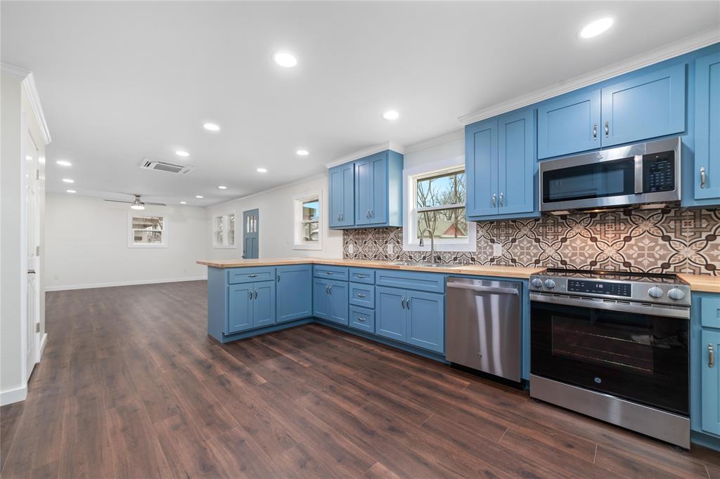 214 E 10th Street Property Photo
