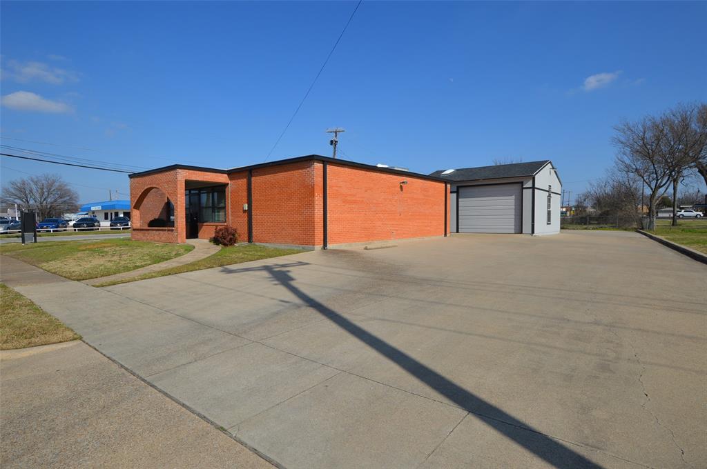 202 S Walker Street Property Photo 1