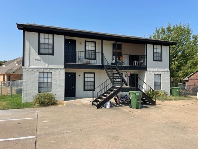 320 N Queens Court Property Photo