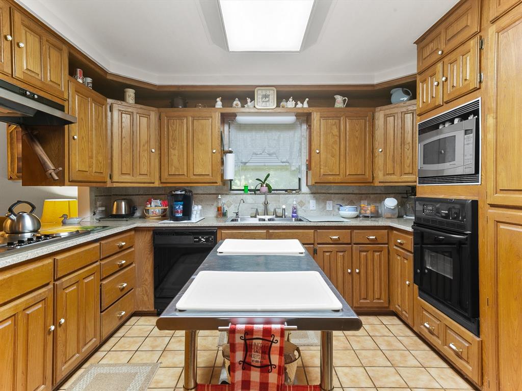 417 Sky Harbour Court Property Photo 9