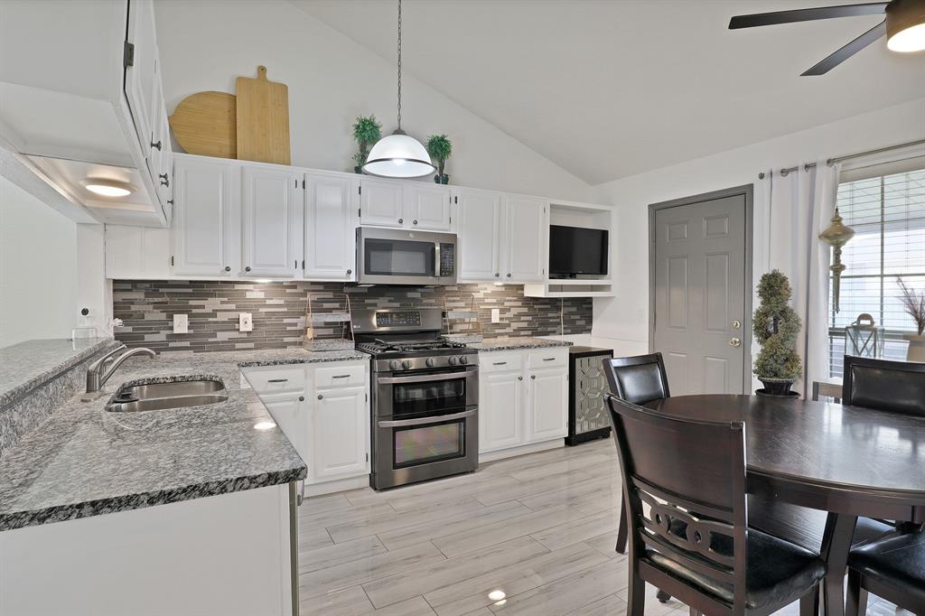 1305 E Miller Drive Property Photo