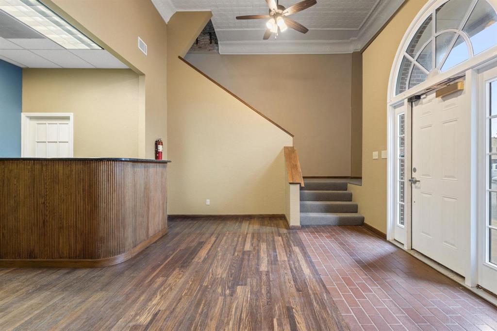 111 S Travis Street Property Photo 10