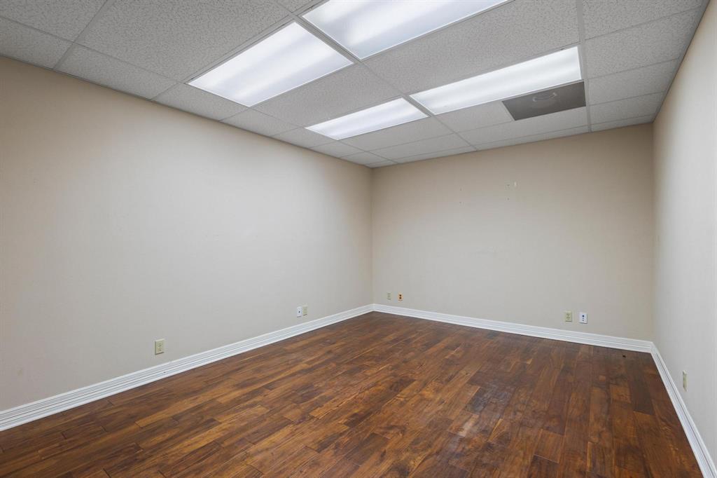 111 S Travis Street Property Photo 12