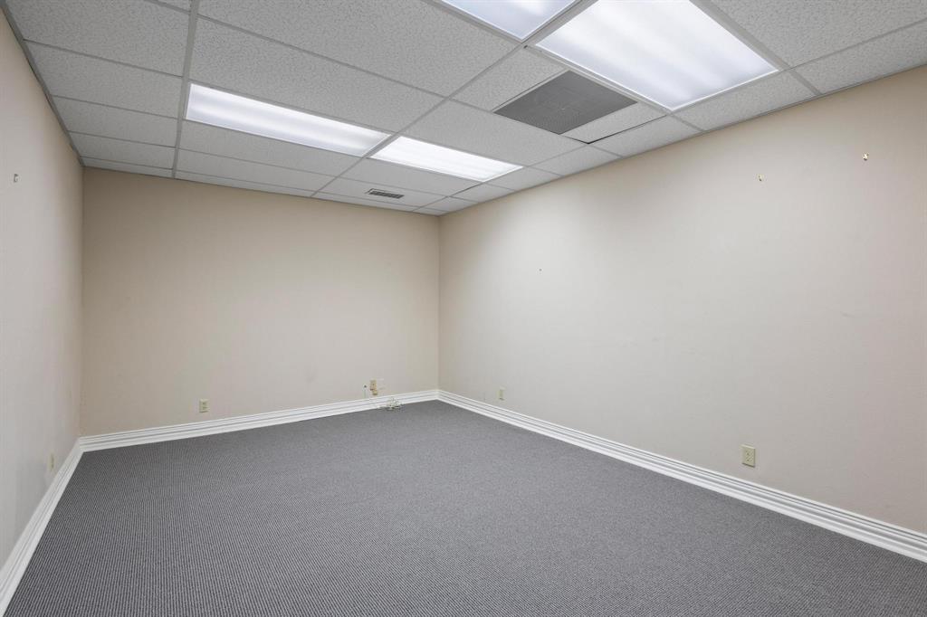 111 S Travis Street Property Photo 13