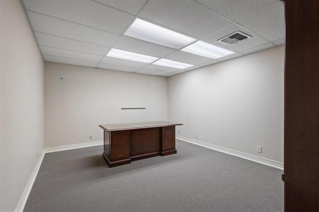 111 S Travis Street Property Photo 15