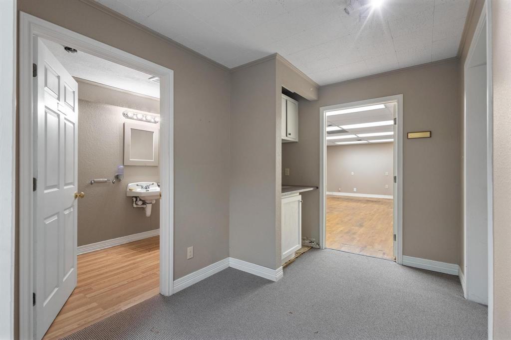 111 S Travis Street Property Photo 17