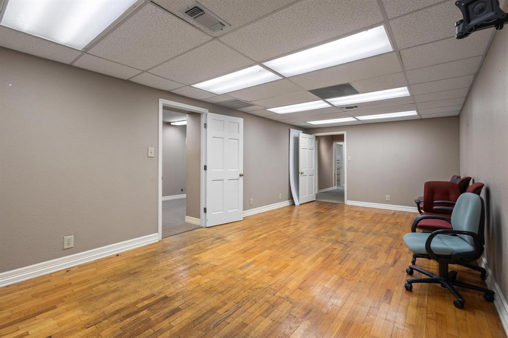 111 S Travis Street Property Photo 18