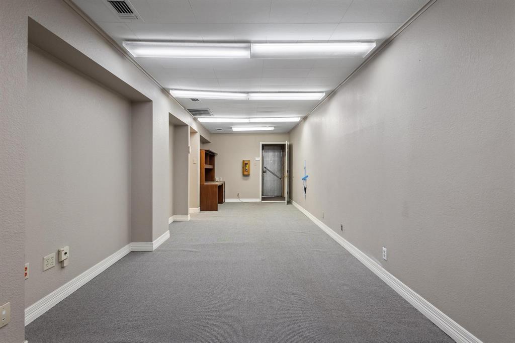111 S Travis Street Property Photo 19