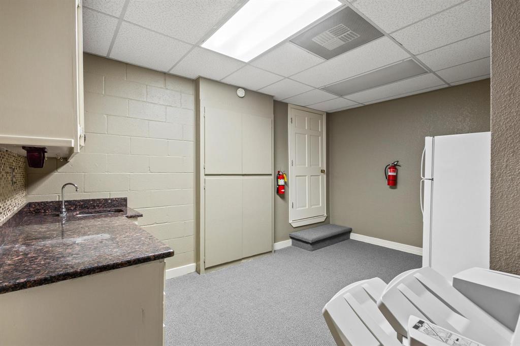 111 S Travis Street Property Photo 36