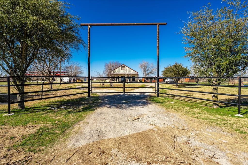 6249 Nw County Road 1147 Property Photo
