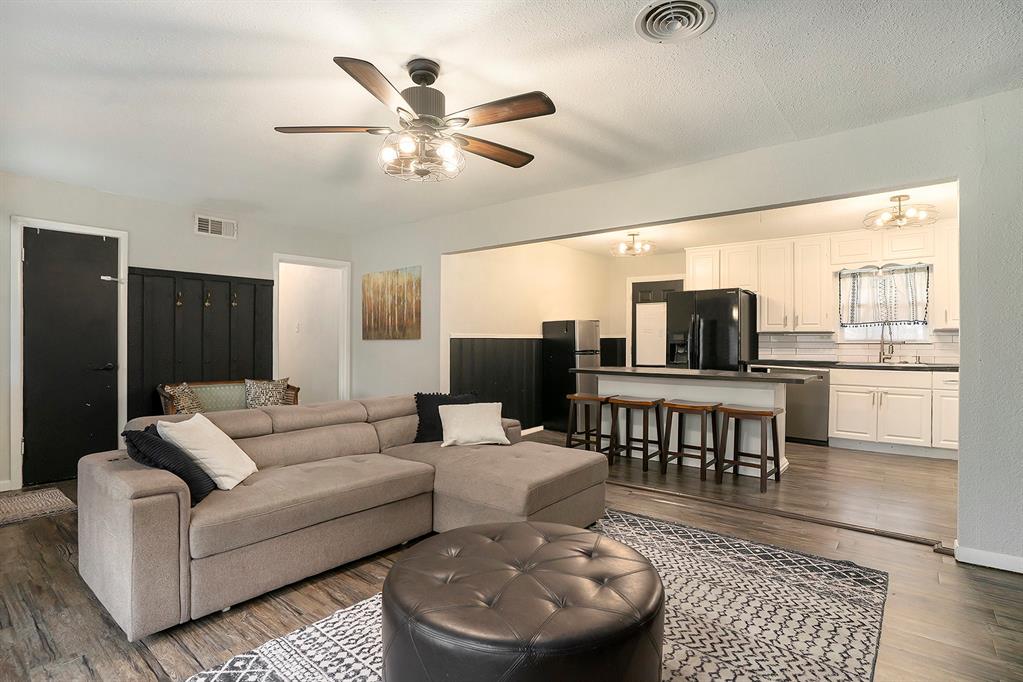 6716 John Drive Property Photo