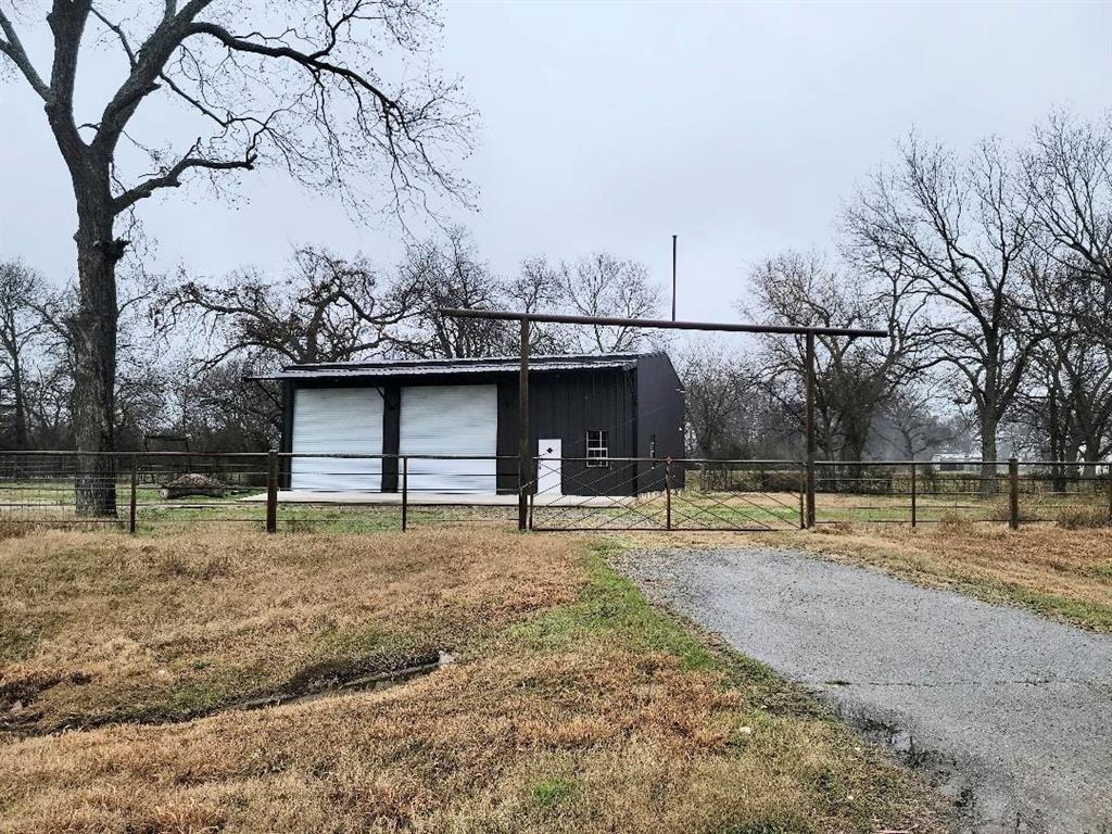 7186 State Highway 24 Property Photo 3