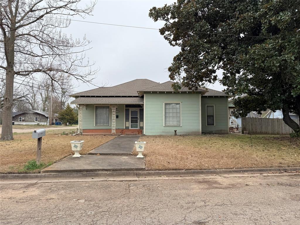 404 E Cedar Street Property Photo