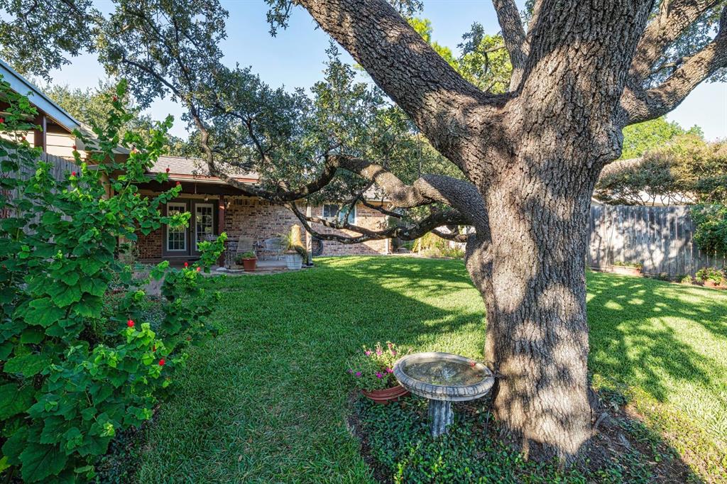 1906 Columbia Drive Property Photo 3