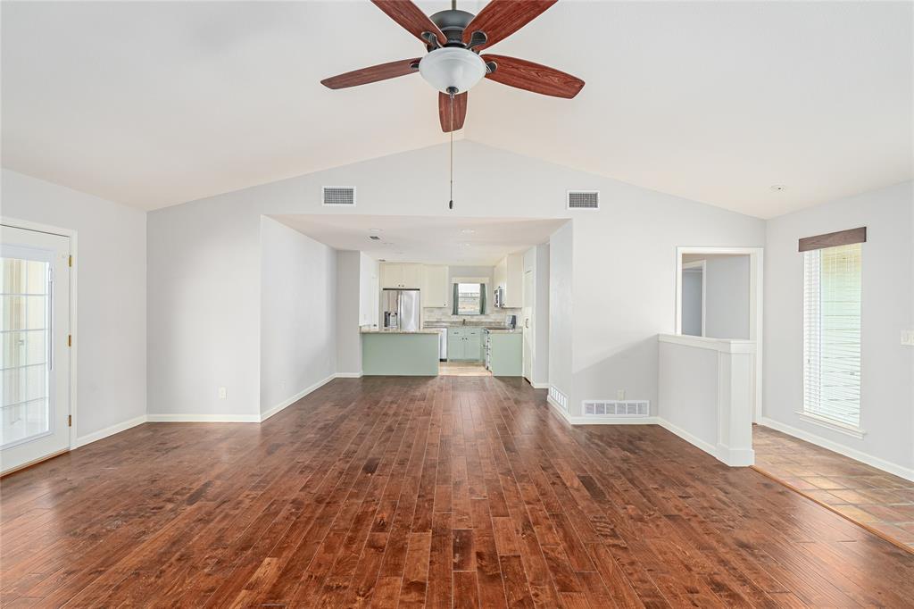 1906 Columbia Drive Property Photo 11