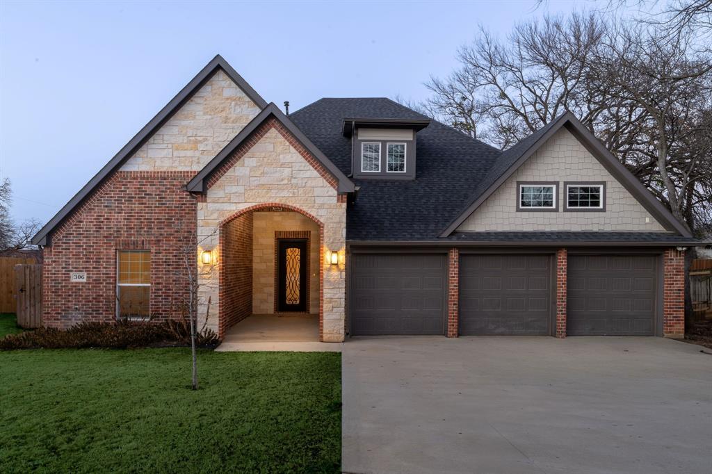 306 Oakwood Drive Property Photo
