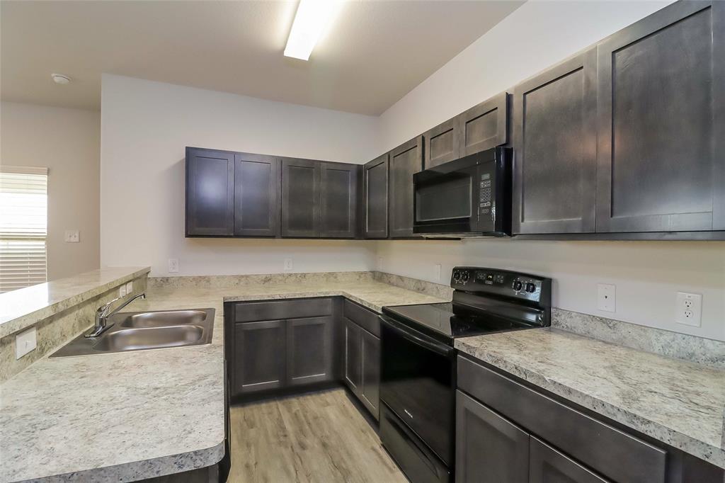 8229 Runner Oak Lane Property Photo