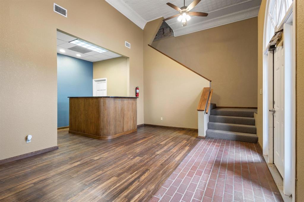 111 S Travis St Property Photo 1
