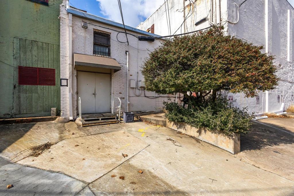 111 S Travis St Property Photo 37
