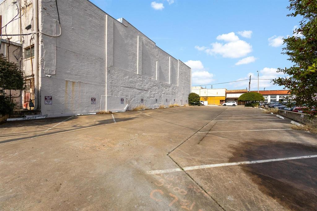111 S Travis St Property Photo 38