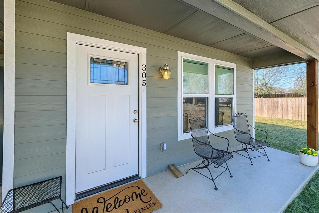 305 W Austin Street Property Photo 1