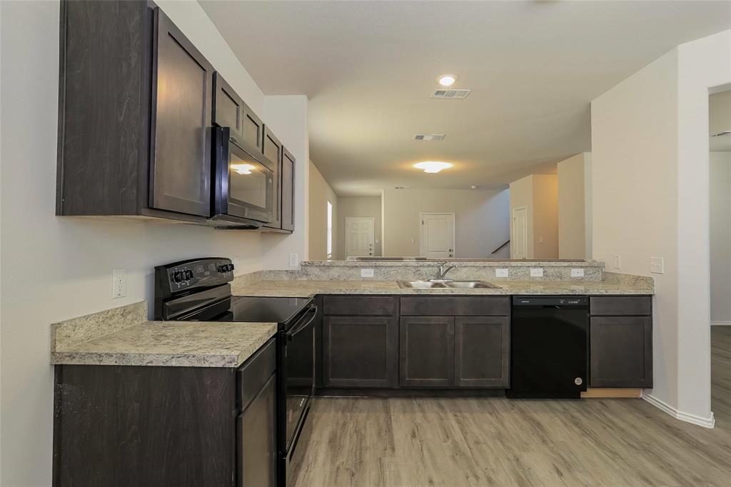5636 Willamette Drive Property Photo 1