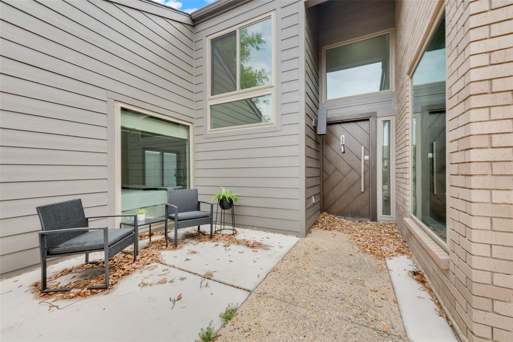 8912 Maple Glen Drive Property Photo 4