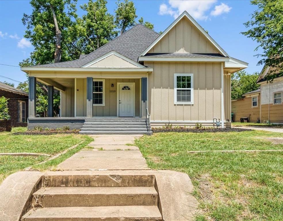 1213 E Houston Street Property Photo 1