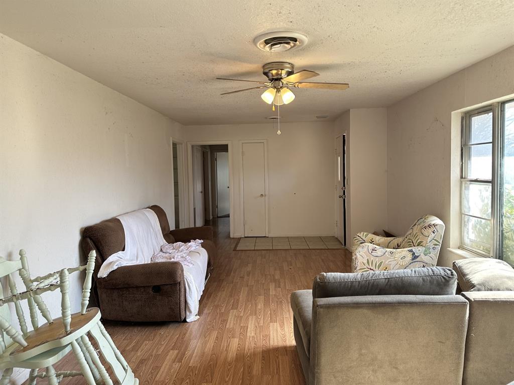 609 Walnut Street Property Photo 6