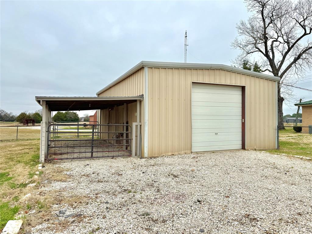 605 Tool Drive Property Photo 3