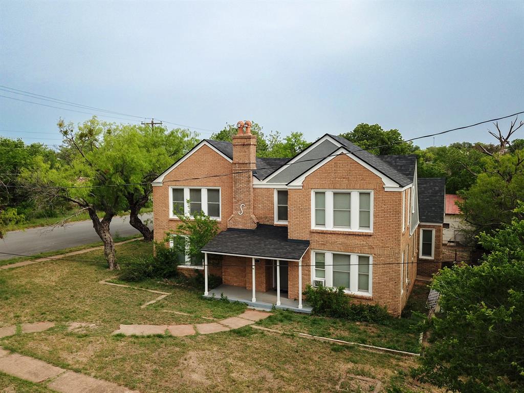 216 W 4th Street Property Photo