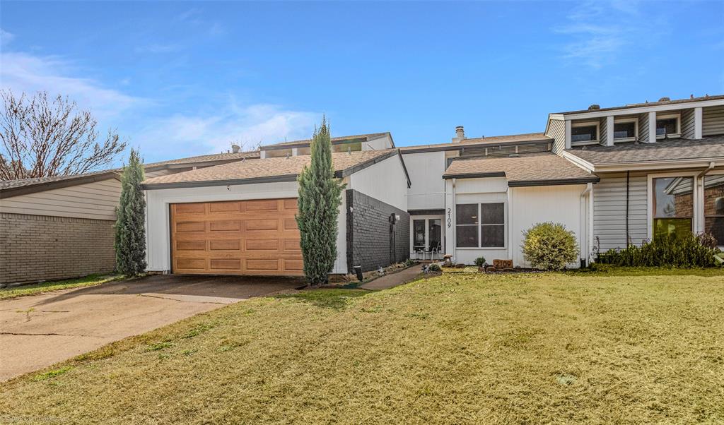 2109 La Costa Drive Property Photo 2
