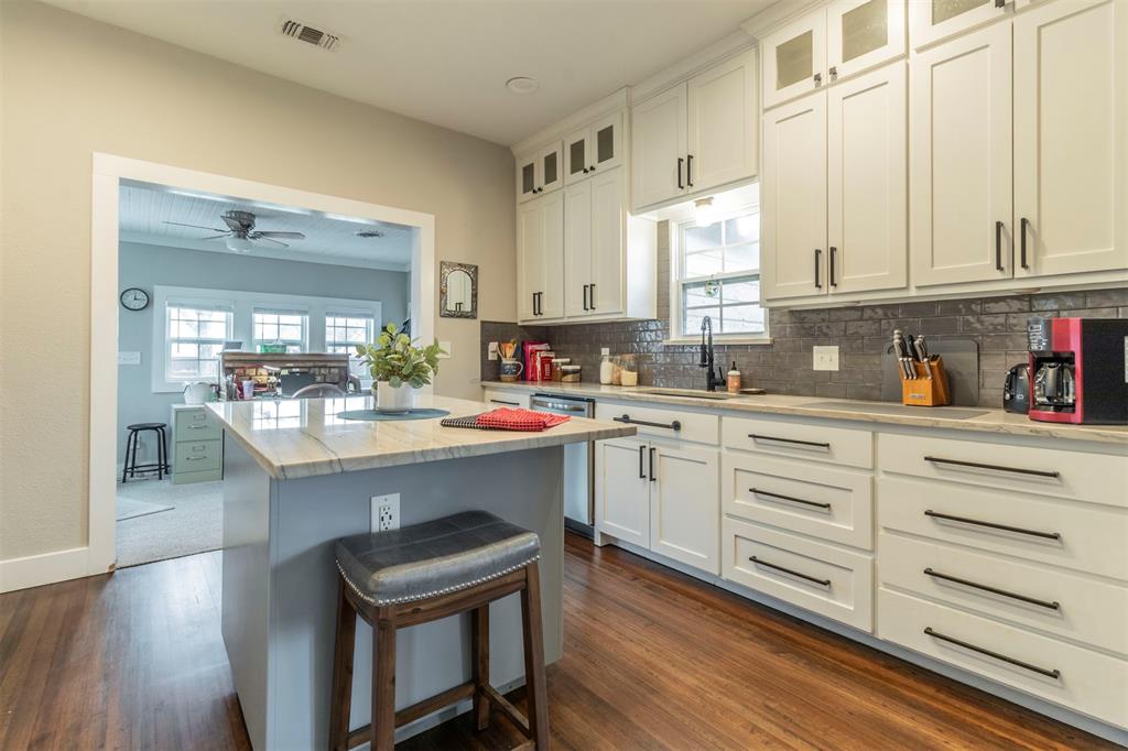 700 Elm Street Property Photo