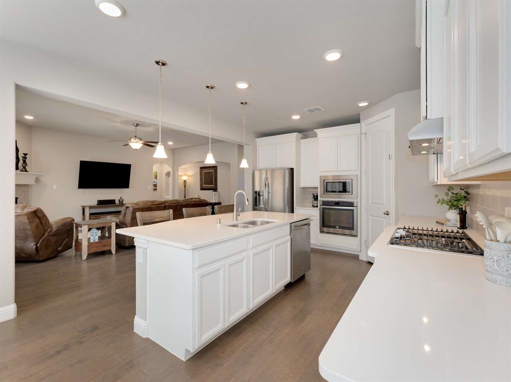 9908 Pikes Peak Place Property Photo 6