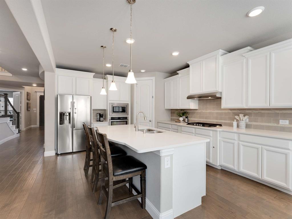 9908 Pikes Peak Place Property Photo 7