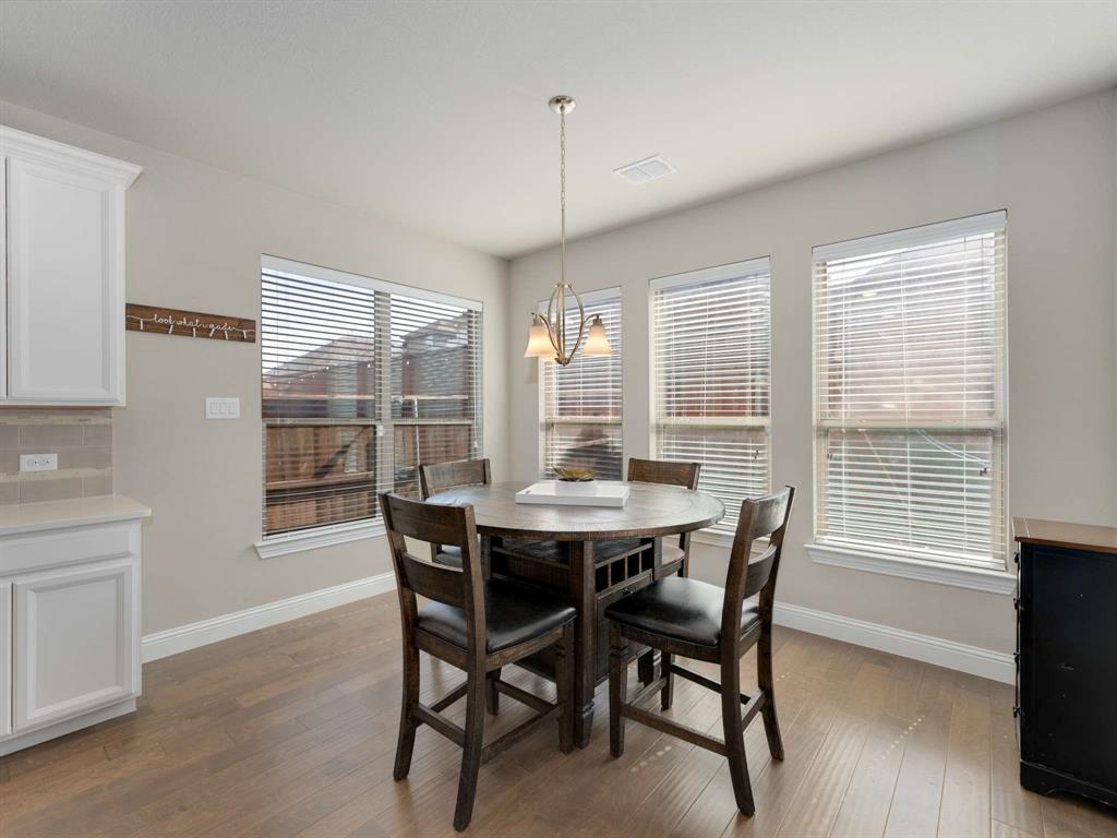 9908 Pikes Peak Place Property Photo 8