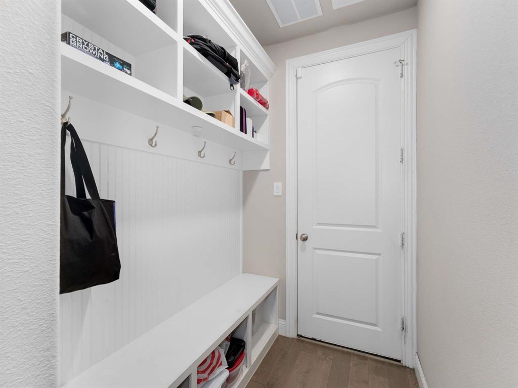 9908 Pikes Peak Place Property Photo 21