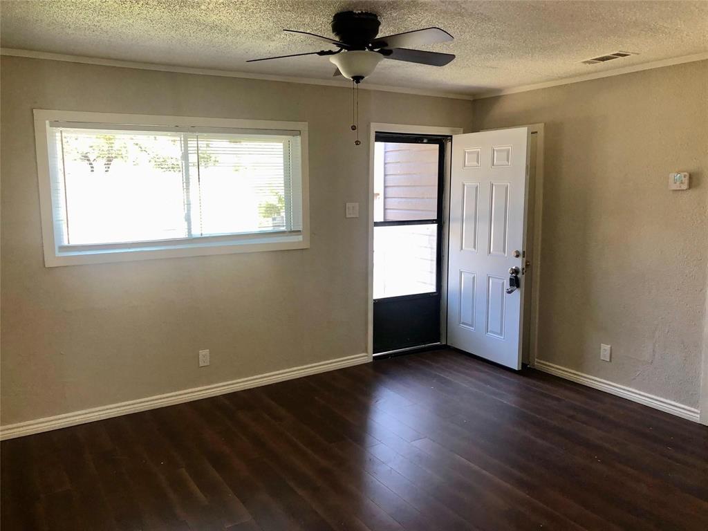 1726 Kirkwood Drive Property Photo 3