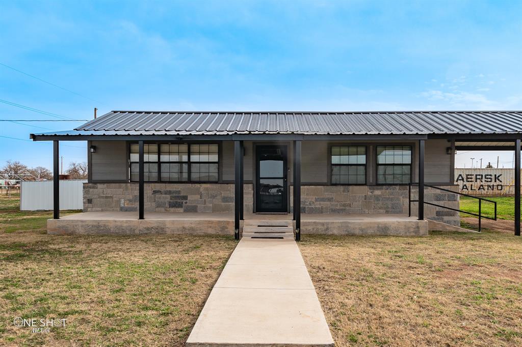 221 S Bryan Avenue Property Photo