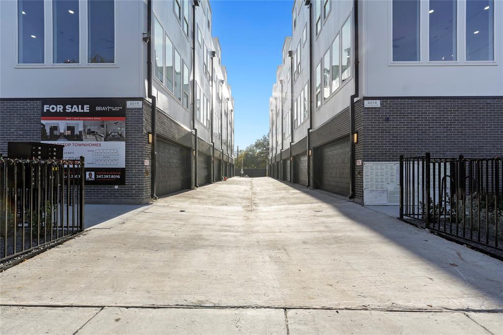 2015 California Drive Property Photo 2