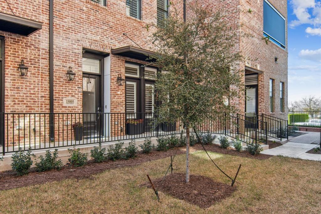 15005 Oak Street Property Photo